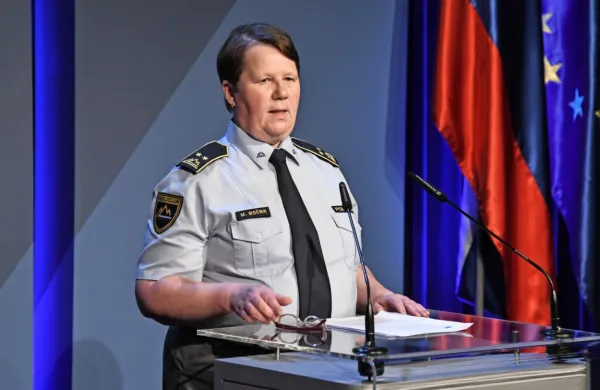 Prehajanje meje je dovoljeno le na določenih nadzornih točkah in 
odprtih mejnih prehodih, je povedala vodja sektorja mejne 
policije v upravi uniformirane policije na Generalni policijski 
upravi Melita Močnik.