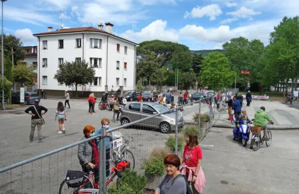 Tudi v Gorici se življenje počasi vrača v normalnost. Naslednja, 
tretja faza rahljanja ukrepov, je v Italiji napovedana 3. junija, ko 
bodo dovoljeni prehodi med deželami in bodo Italijani lahko 
potovali tudi v tujino.

 