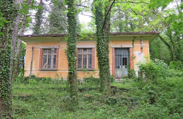 V stari menzi bo v prihodnjih letih, če bo šlo po načrtih občine, 
zaživel dnevni center za starejše občane. Uredili bodo tudi okolico, 
da bo primerna za druženje.