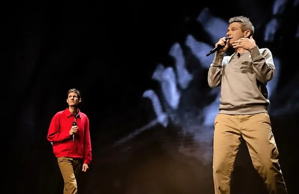Mike D (levo) in Ad Rock med njunim zadnjim nastopom v 
Kraljevem gledališču v Brooklynu