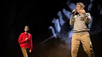 Mike D (levo) in Ad Rock med njunim zadnjim nastopom v 
Kraljevem gledališču v Brooklynu