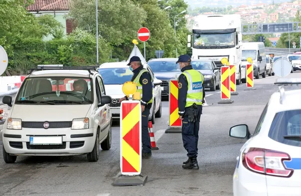 Logar: Italija za zdaj &scaron;e ne izpolnjuje epidemiolo&scaron;kih pogojev za dodatne sprostitve na meji