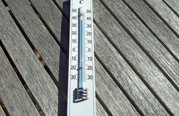  Na Cipru so izdali oranžno opozorilo pred visokimi temperaturami 
ozračja.