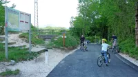 Cesta  uradno še ni odprta, saj še ni varnostnih ograj, a jo mnogi že 
uporabljajo za kolesarjenje in sprehode.  