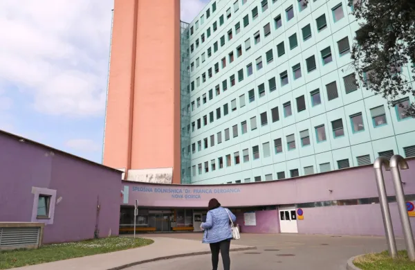 Dva meseca “koronakrize” sta v blagajno severnoprimorske bolnišnice navrtala veliko luknjo.  