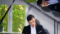 Vid Ibic iz Kopra  se odlično odreže tako za klavirjem kakor v matematiki in še kje.  