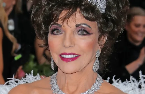 Britanska igralka Joan Collins danes praznuje 87. rojstni dan.