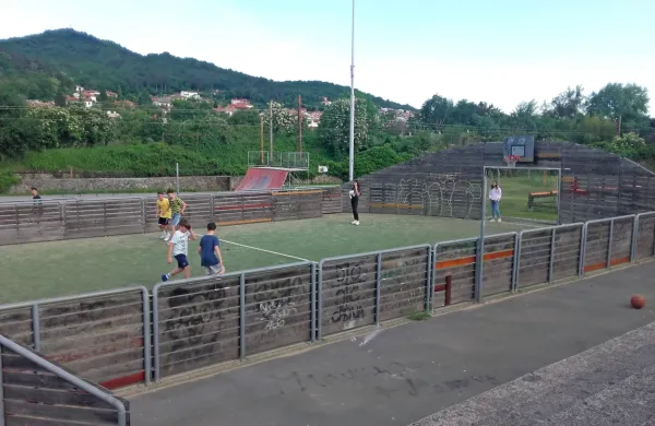 Spet na igri&scaron;ča, ne pa tudi na igrala