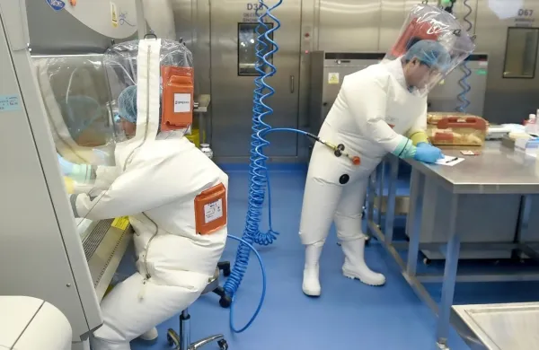 “Tako kot vsi drugi tudi mi nismo vedeli, da virus obstaja,” je v 
televizijskem pogovoru zatrdila direktorica Inštituta za virologijo v 
Wuhanu Wang Yanyi. 