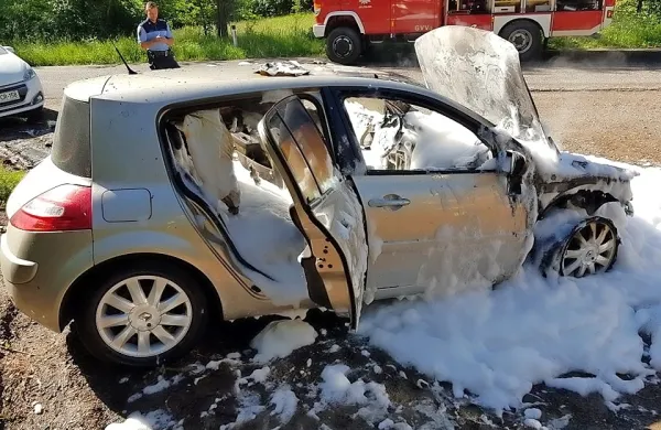 Glodalci zakrivili požar avtomobila