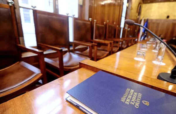 Ustavno sodi&scaron;če zavrnilo pobudo za oceno ustavnosti poro&scaron;tvenega zakona za drugi tir
