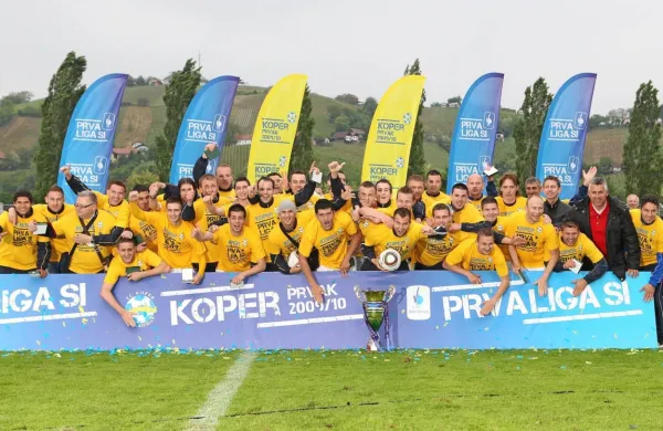 Tako so Koprčani v Lendavi proslavljali svoj doslej edini državni naslov.