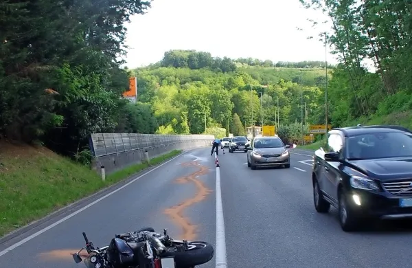 Prehiter motorist padel in se po&scaron;kodoval