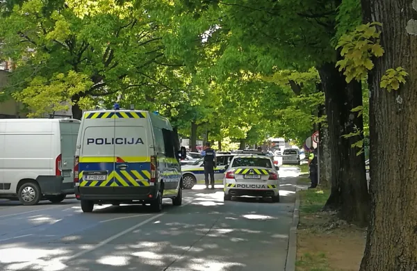 Prizorišče torkovega streljanja v Rejčevi ulici v Novi Gorici.