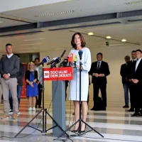 Tanja Fajon začasno prevzema vodenje SD