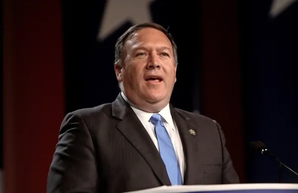 Državni sekretar ZDA Mike Pompeo je sporočil, da je ameriška 
vlada sklenila, da Hongkong več nima avtonomije, ki je bila 
določena po sporazumu o vrnitvi britanske kolonije Kitajski, 
zaradi česar več ne uživa posebno obravnavo po ameriški 
zakonodaji.