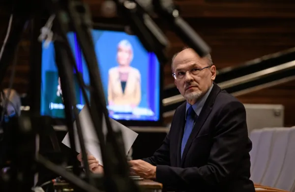 Vladni govorec za covid-19 Jelko Kacin