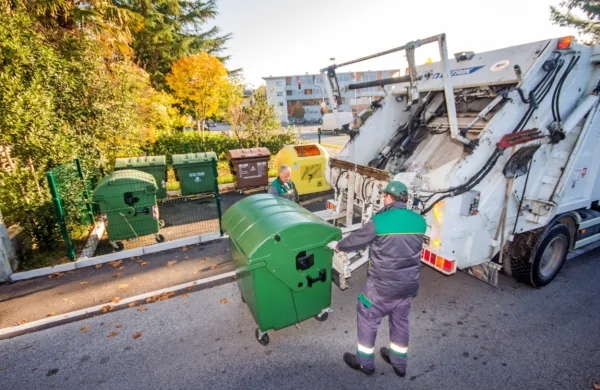 Podražitev smetarine je zaradi višjih stroškov nujna, a so imeli mnogi pomisleke, ali dvigati cene v času krize.