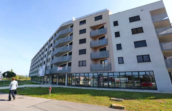 Do konca leta je DUTB prodala skoraj vsa od 164 stanovanj v 
stanovanjsko-poslovnem kompleksu Koprska vrata.