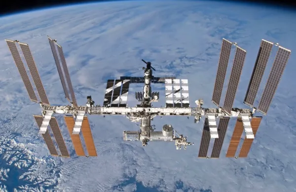Ameriška astronavta sta uspešno poletela proti Mednarodni 
vesoljski postaji. 