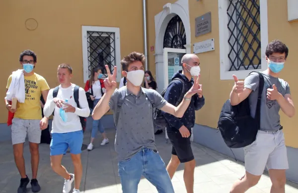 Na maturo z maskami