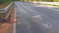 Tržačan je v četrtek na Šmarski   cesti trčil v prometni znak in se 
hudo poškodoval, pred štirimi leti in pol  pa je nekaj ovinkov višje 
trčil v mladega  voznika skuterja, ki je zaradi hudih poškodb 
umrl.  
