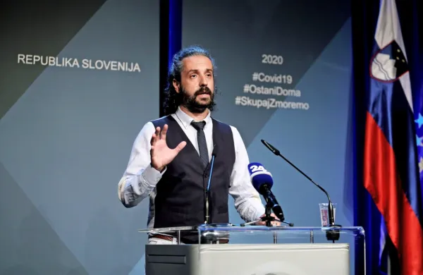 Mario Fafangel z NIJZ  je pojasnil, da gre verjetno za manjši 
družinski izbruh. Izvor okužbe  še ni znan.