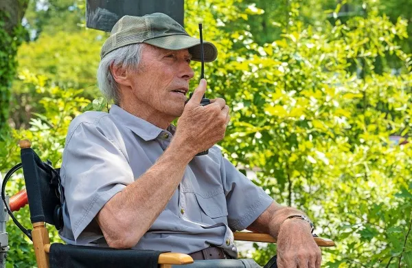 Clint Eastwood še vedno snema in igra.