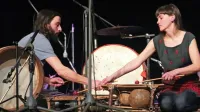 Samo Kutin in  Ana Kravanja, na fotografiji s februarskega nastopa s triom Širom  v Kinogledališču 
Tolmin,  se bosta drevi v klubu Cankarjevega doma predstavila z novo ploščo kot duo.  