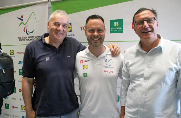 Z leve proti desni: Dr. Boro Štrumbelj, Dejan Fabčič in Andrej 
Jelenc

