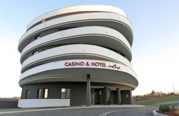 Odpirata se tudi igralnica in hotel Mond v Šentilju.