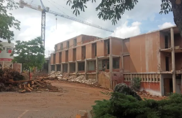 Hotel Maestoso v Lipici so že začeli prenavljati. Smiselno bi bilo 
hkrati obnoviti tudi bazenski del, vendar v Lipici zanj ne dobijo 
ugodnega posojila, ker je hotel  v državni lasti.