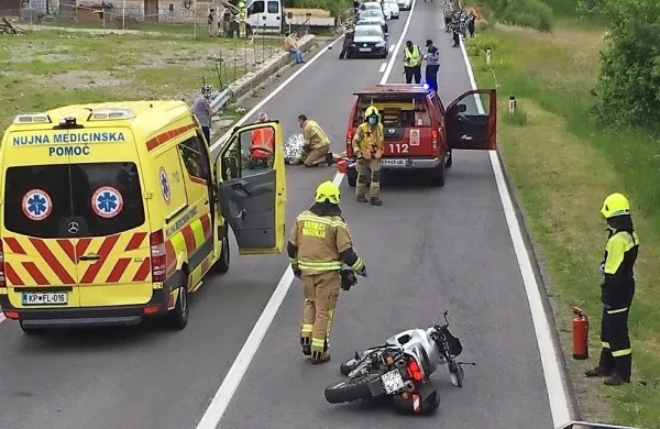 V  Obrovu sta malo pred poldnevom  trčila voznik motornega 
kolesa, ki je vozil iz Podgrada proti Kozini, in voznik manjšega 
tovornega vozila, ki je peljal v nasprotni smeri.