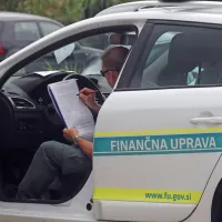 In&scaron;pektorji finančne uprave nadzirali prodajalce sadja