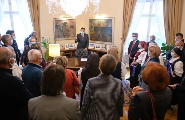 Predsednik republike Borut Pahor je ob državnem prazniku, 
dnevu Primoža Trubarja,  odprl vrata svoje palače za obiskovalce in 
vabljene.