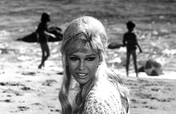 Ameriška pevka in igralka Nancy Sinatra, hči legendarnega pevca 
Franka Sinatre, slavi 80 let. (Foto vir: Wikipedia)