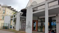 Stavba postojnske avtobusne postaje, ki  je v zelo slabem stanju in 
zanemarjena, že dolgo kazi podobo turističnega mesta. 



