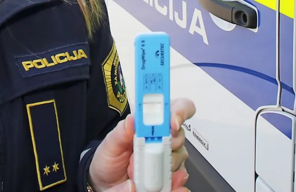 V dveh primerih je bil hitri test pozitiven na kokain.
