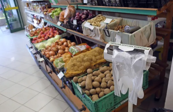 Trgovinska zbornica znova pozvala k preklicu nedeljskega zaprtja trgovin