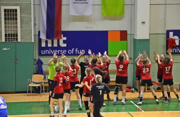 Rokometašice Šempetra Vrtojbe so se od dvorane ŠC Hit poslovile 
marca. Le malo je možnosti, da bi jo videle pred začetkom priprav 
za novo sezono.