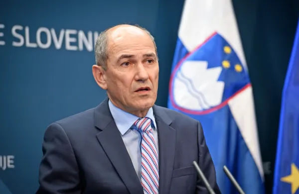 Premier Janez Janša preverja možnosti, da bi Slovenija z Evropsko 
komisijo dosegla dogovor glede umika tožbe zaradi preiskave v 
Banki Slovenije. 