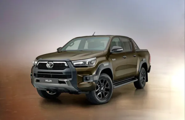 Hiluxa so Japonci prenovili z namenom, da bi ostal v koraku s 
tekmeci in zdržal še nekaj let do prihoda nove generacije.