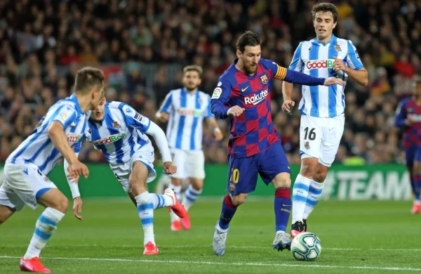 Lionel Messi (z žogo) bo tudi v nadaljevanju sezone glavni adut 
Barcelone v boju za naslov španskega prvaka.