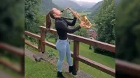  Olja Faletič iz vasi Prapetno na Tolminskem je dijakinja Umetniške 
gimnazije Koper.  