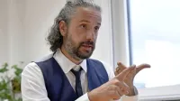 Razen redkih bolezni, ki jih je zaradi njihovih danosti človeštvo 
lahko izkoreninilo, so vse ostale bolezni še vedno tukaj, opozarja 
Mario Fafangel, glavni epidemiolog v državi. 