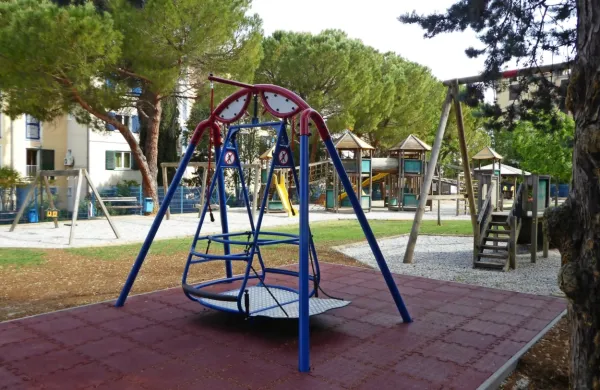 Znova odprto otro&scaron;ko igri&scaron;če bogatej&scaron;e za novo igralo