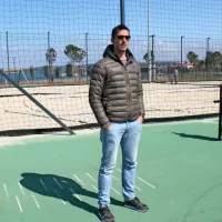 Koordinator za odbojko na mivki pri OZS, Koprčan Jasmin Čuturić, 
pred  igrišči v domačem mestu.