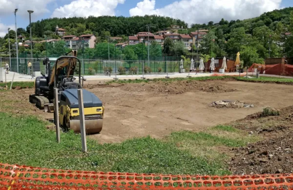 Najnovejši dodatek v športnem parku bo igrišče za košarko, ki ga 
še urejajo. 