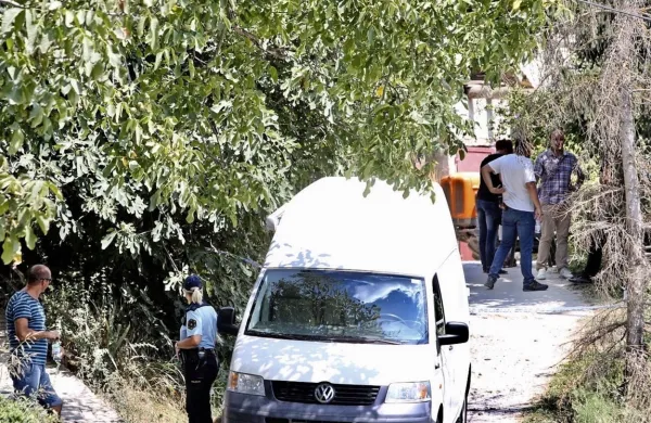 Obsojeni 73-letnik je v začetku avgusta v Krkavčah s kovinsko 
palico najprej pobil  svaka, nato pa še polsestro.