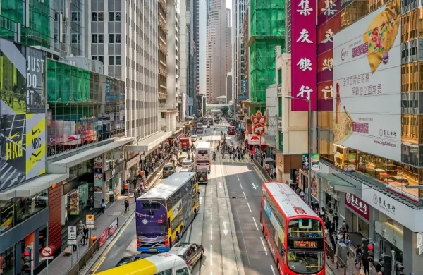 Po stro&scaron;kih življenja najdražje mesto na svetu ostaja Hongkong